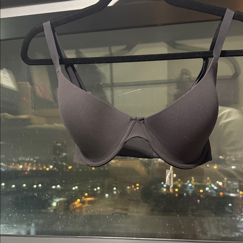 NWT SKIMS FITS EVERYBODY SCOOP PLUNGE onyx Black Bra size 32DDD